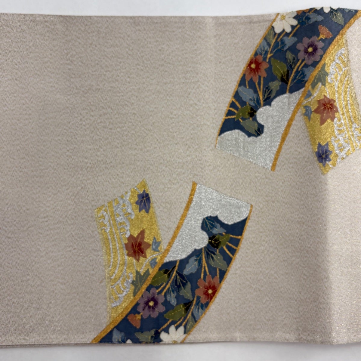美品】 袋帯 名品 菊 楓 金銀糸 綴れ ベージュ お太鼓柄 正絹｜中古