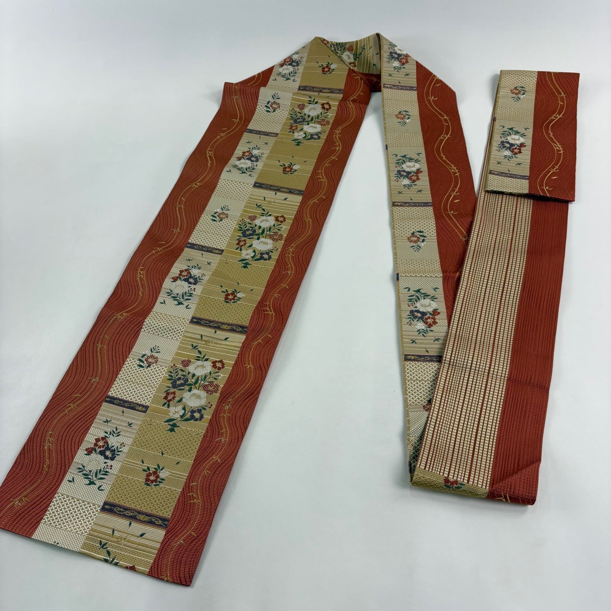 美品】 名古屋帯 名品 八寸名古屋帯 草花 縞 箔 薄茶色 正絹｜中古
