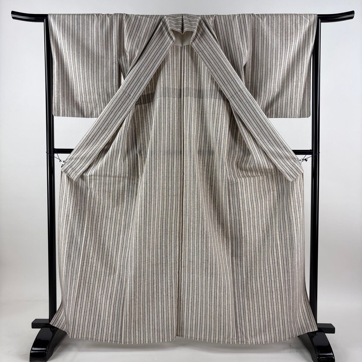 美品】 紬 身丈164.5cm 裄丈65.5cm M 単衣 縦縞 灰茶 正絹 秀品｜中古