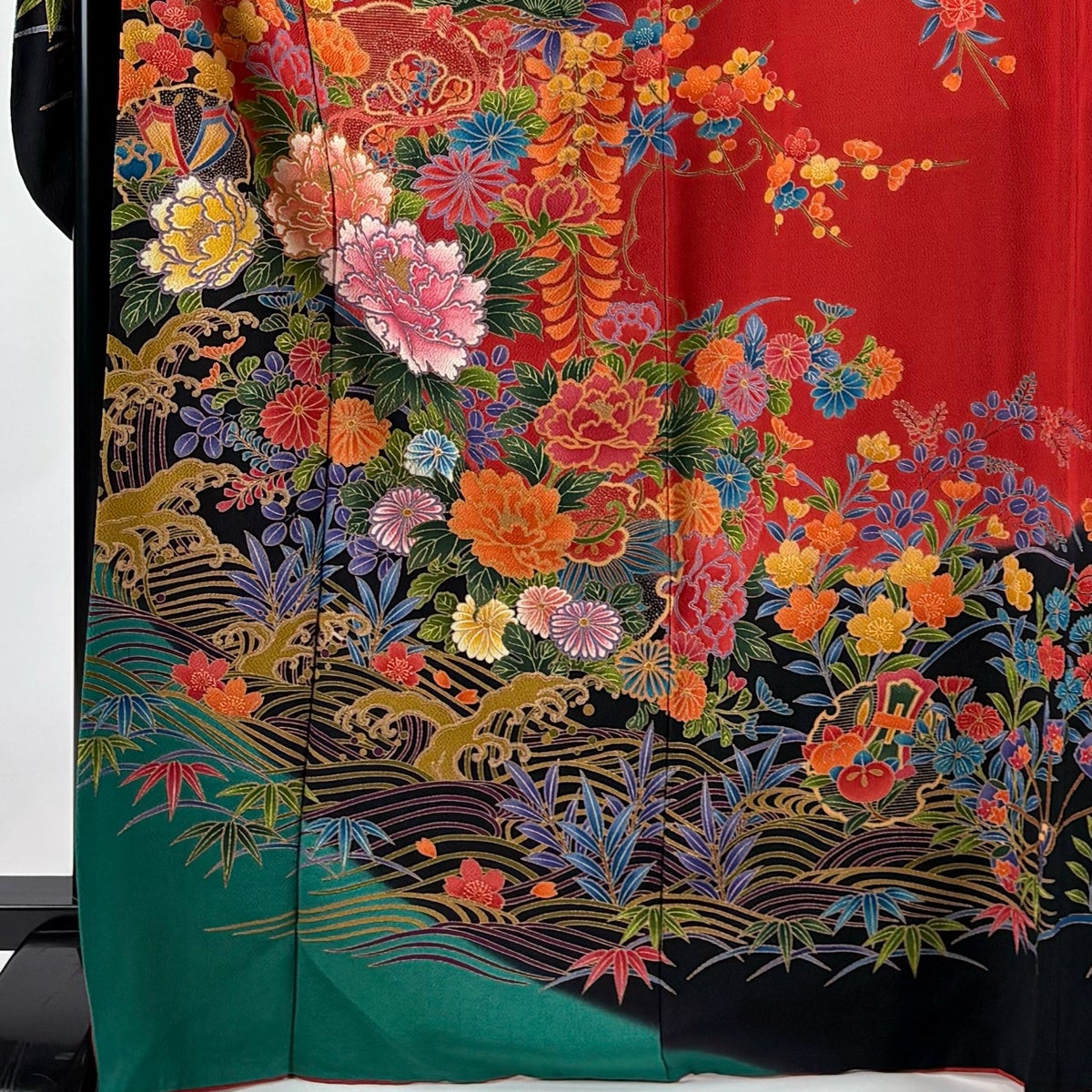 振袖 身丈167.5cm 裄丈70cm L 袷 牡丹 松竹梅 金彩 縮緬 赤 正絹 秀品