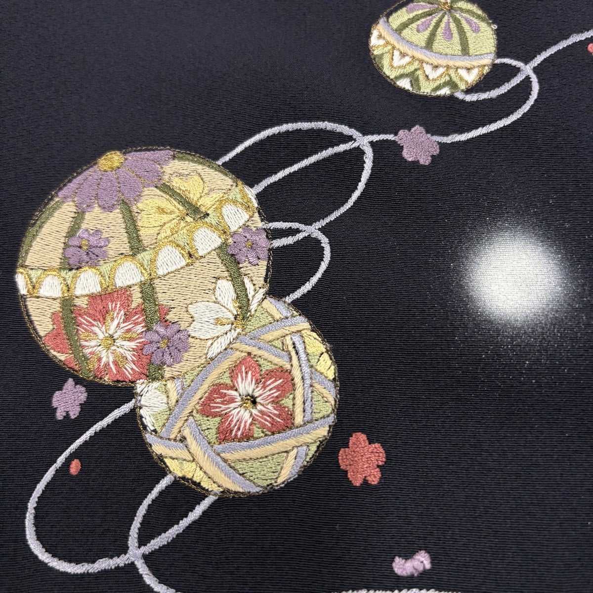 付下げ 身丈157cm 裄丈64.5cm M 袷 手鞠 梅 刺繍 金糸 濃紺 正絹 秀品