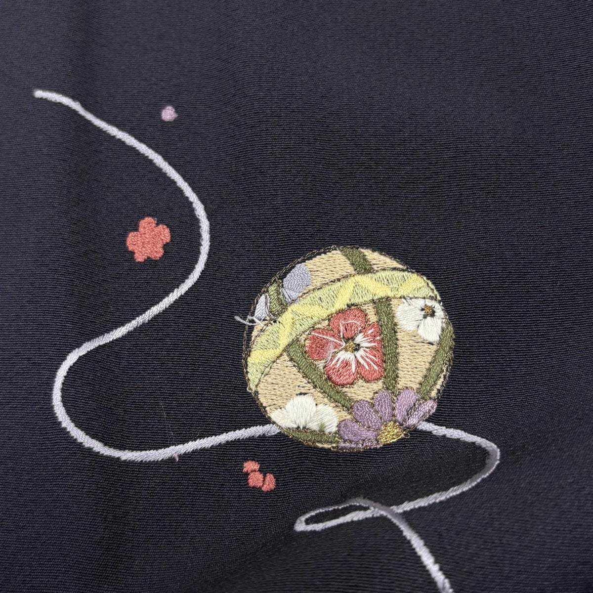 付下げ 身丈157cm 裄丈64.5cm M 袷 手鞠 梅 刺繍 金糸 濃紺 正絹 秀品