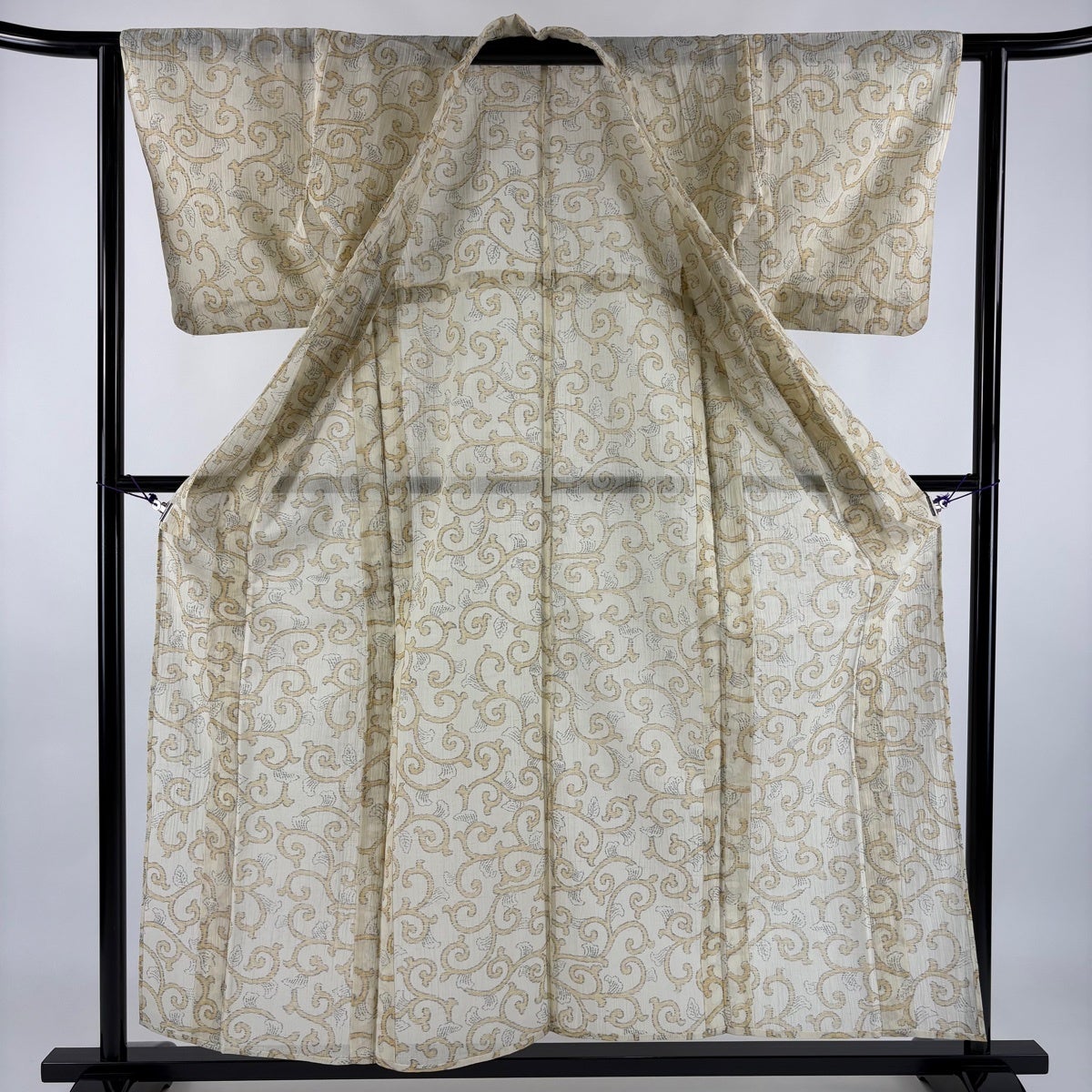 紬 身丈156.5cm 裄丈61.5cm S 薄物 バチ衿 唐草 薄黄 麻 秀品｜中古