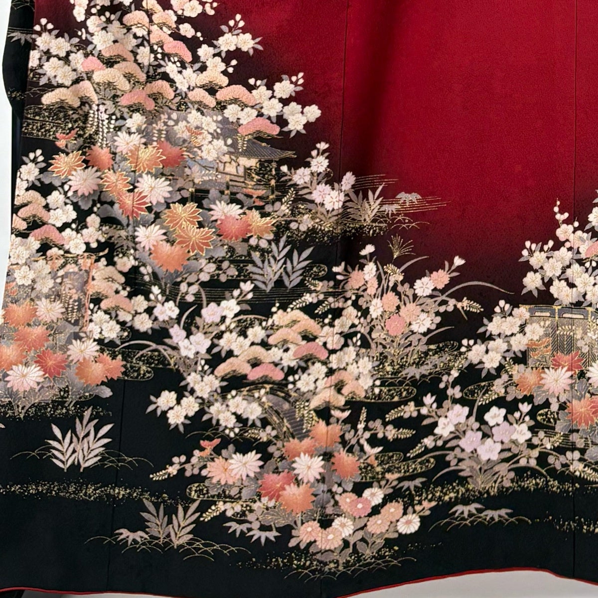 振袖 身丈164cm 裄丈69.5cm L 袷 菊 建物 金彩 染め分け えんじ色 正絹