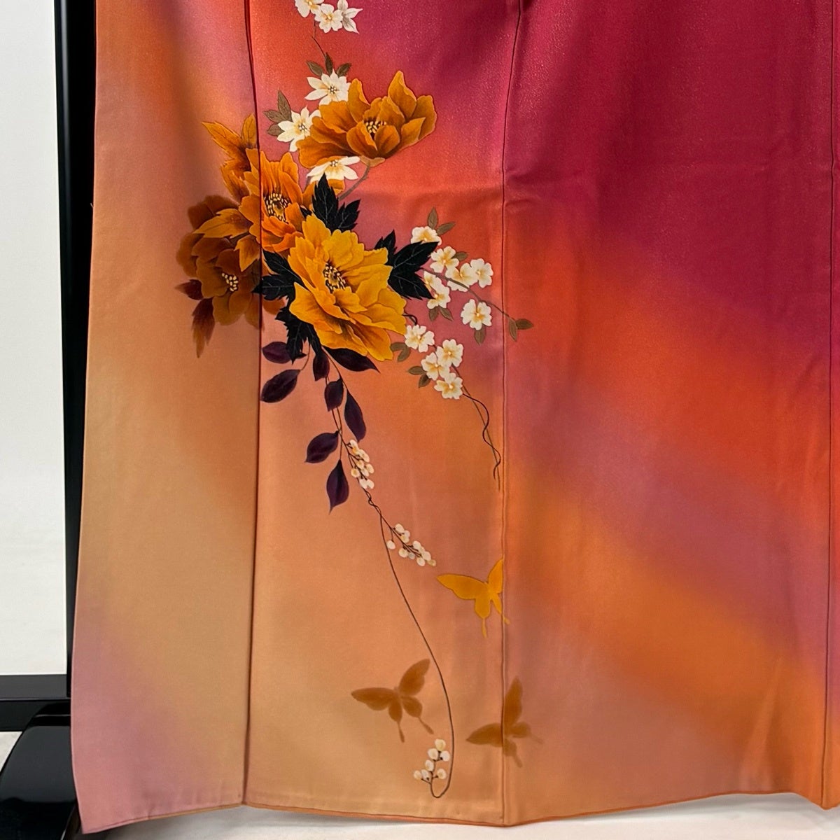 美品】 振袖 身丈167.5cm 裄丈65.5cm M 袷 落款あり 牡丹 蝶 金通し