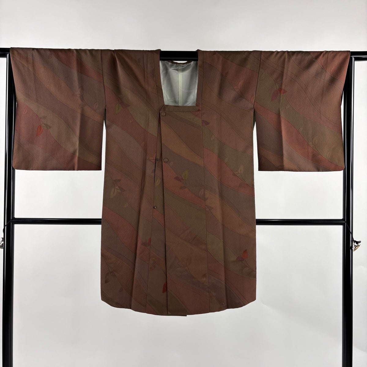 美品】 道行 身丈98cm 裄丈67.5cm L 和装コート 角衿 枝花 地紋 焦茶色