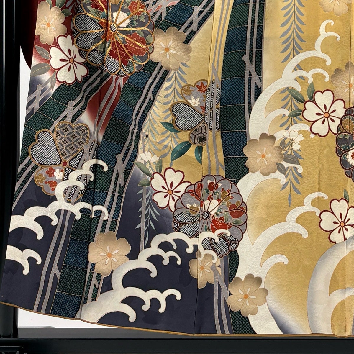 振袖 身丈155cm 裄丈63cm S 袷 桜 菊 金糸 金彩 赤茶 正絹 秀品｜中古