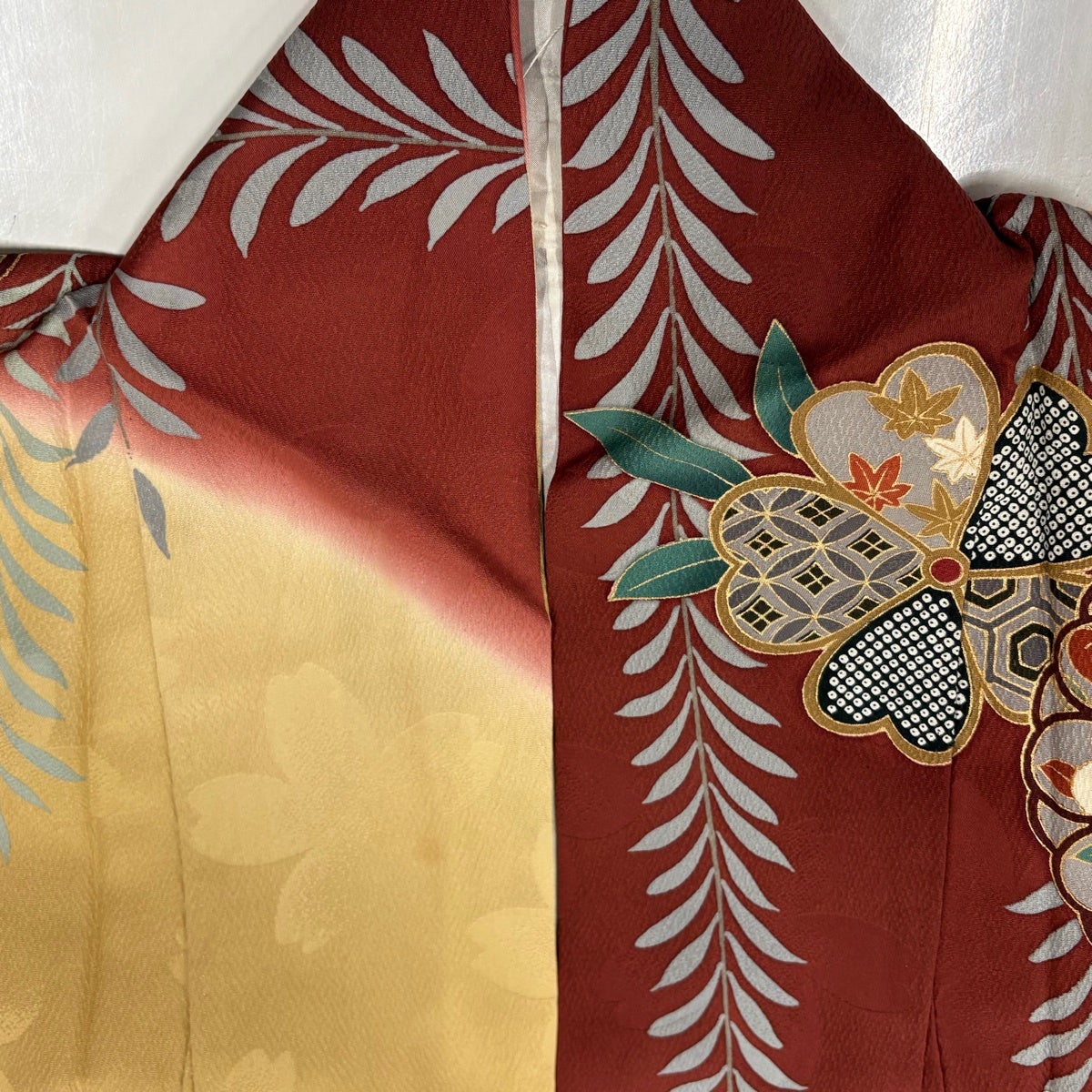 振袖 身丈155cm 裄丈63cm S 袷 桜 菊 金糸 金彩 赤茶 正絹 秀品｜中古