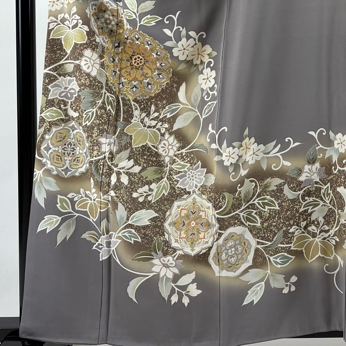 色留袖 身丈161cm 裄丈65.5cm M 袷 落款あり 華文 草花 金糸 金彩 灰色