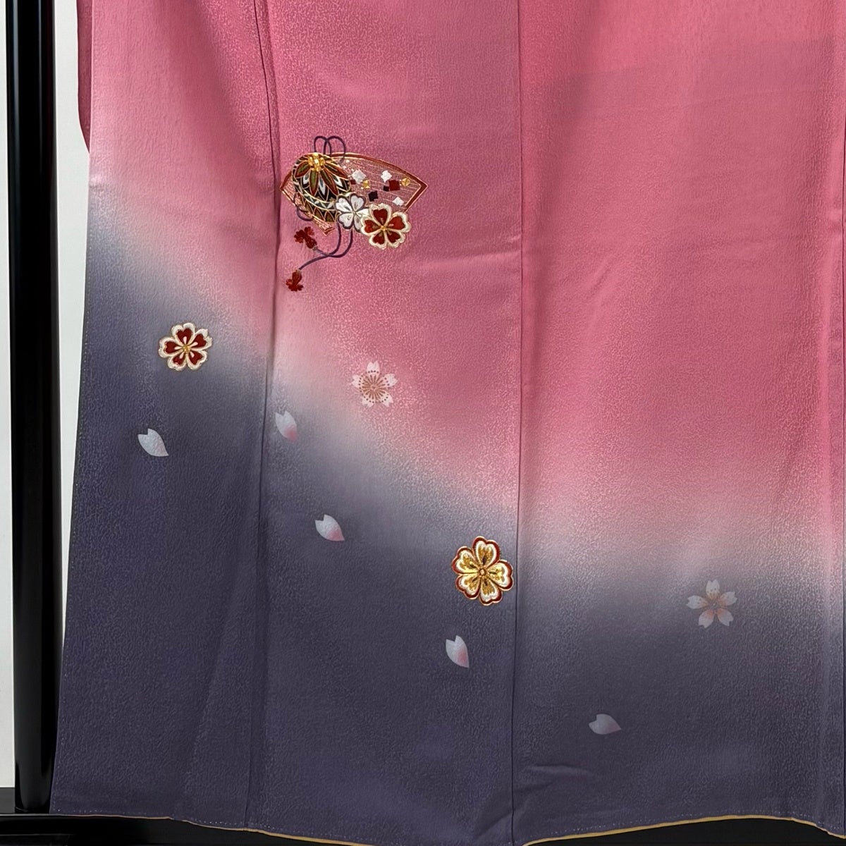 振袖 身丈158.5cm 裄丈64cm M 袷 桜 手鞠 刺繍 金彩 ピンク 正絹 秀品