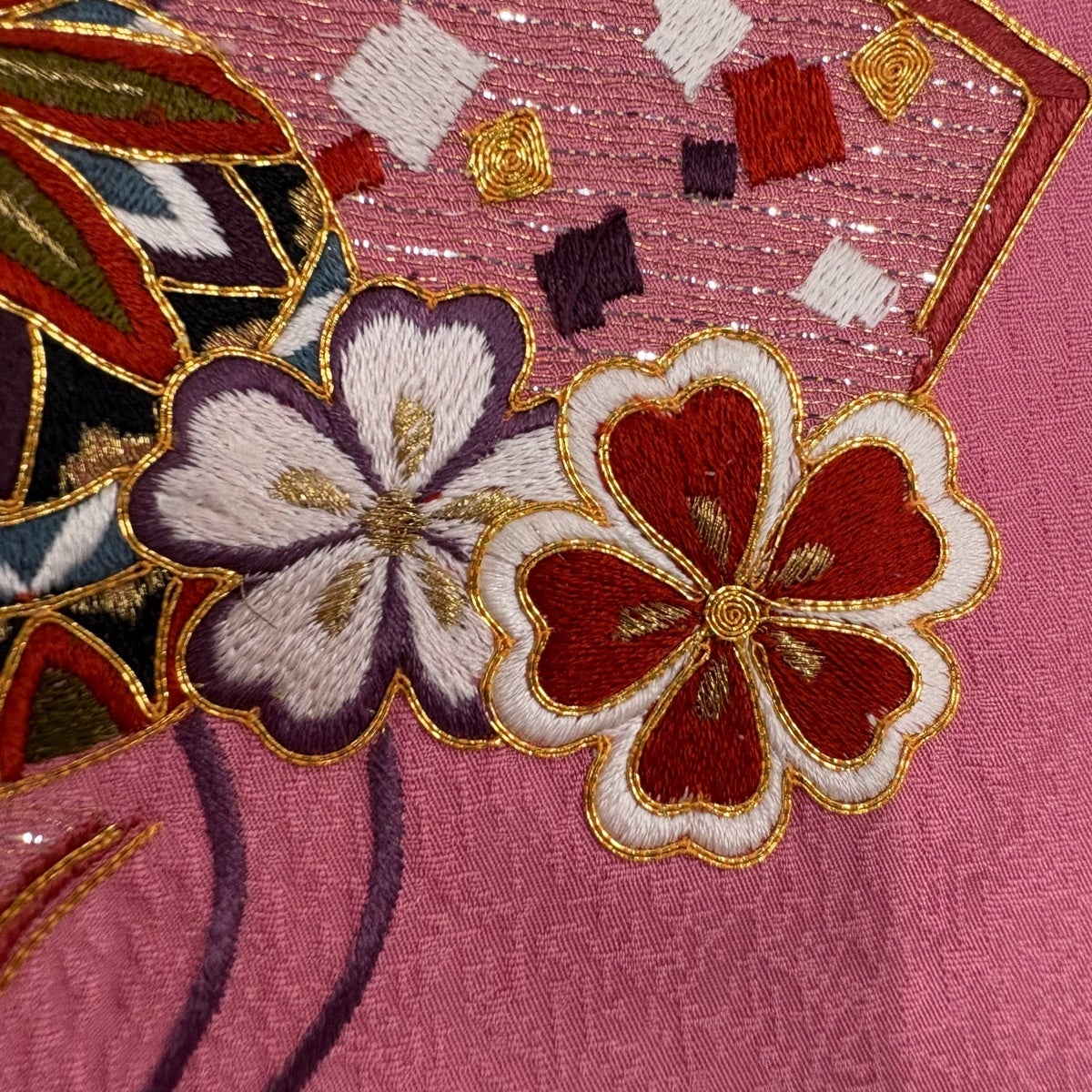 振袖 身丈158.5cm 裄丈64cm M 袷 桜 手鞠 刺繍 金彩 ピンク 正絹 秀品