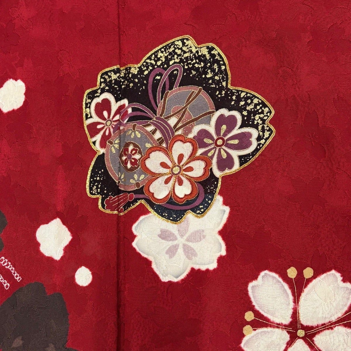 深紅 振袖 正絹 縮緬 駒刺繍 桜 四季花 身丈162 裄65 上質赤 美品】 振袖 身丈162cm 裄丈69.5cm L 袷 やまと 鼓 桜 金糸 桜 赤 正絹
