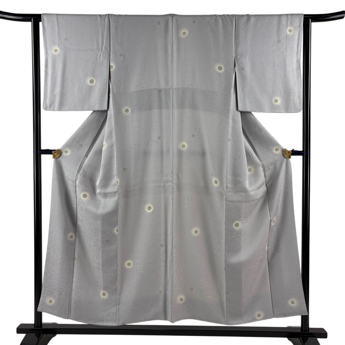 【美品】 お召 身丈165cm 裄丈64cm 正絹 秀品 【中古】 小紋 身丈165cm 裄丈64.5cm M 袷 雪輪 菊 金彩 薄紫 正絹 秀品｜中古