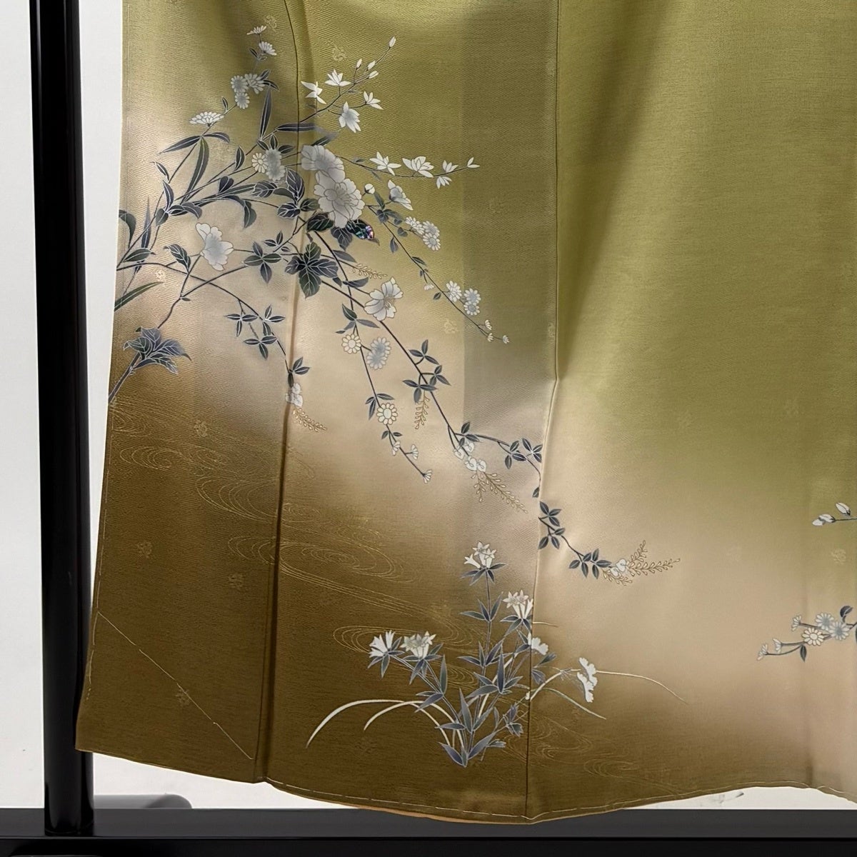 美品】 付下げ 身丈154cm 裄丈63cm S 袷 枝花 流水 螺鈿 金彩 鶯色