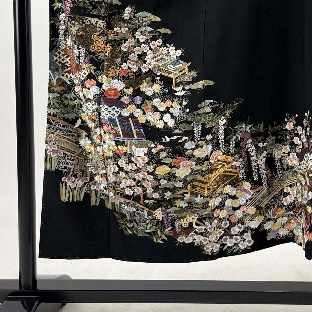 黒留袖 身丈150cm 裄丈63cm S 袷 花鳥 巻物 金糸 刺繍 黒 正絹 秀品
