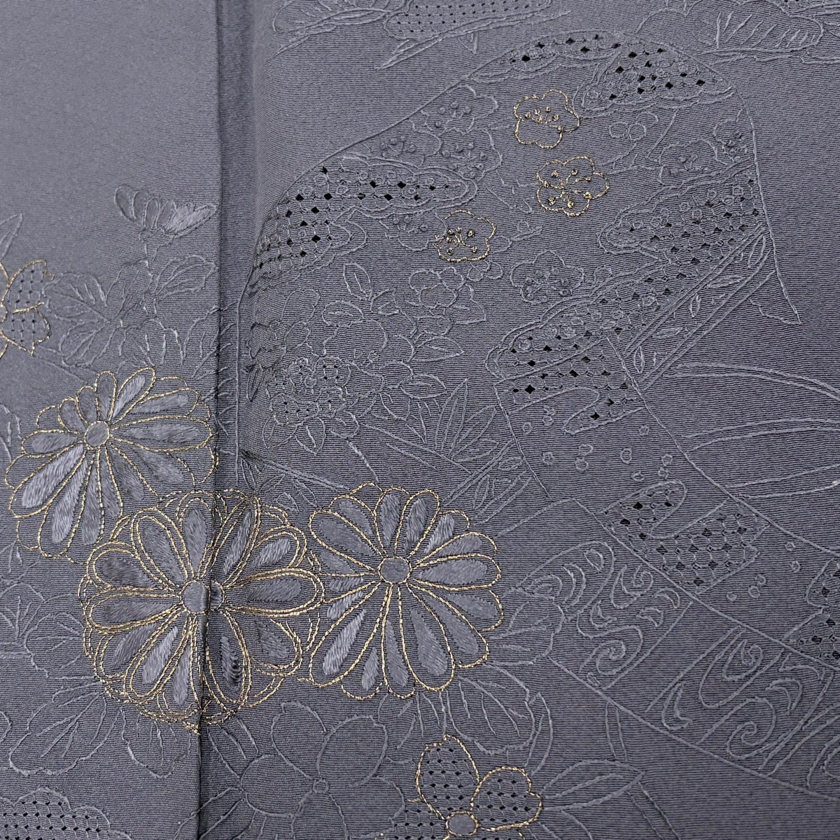 付下げ 身丈151cm 裄丈61cm S 袷 文箱 菊 刺繍 金糸 青灰色 正絹 秀品