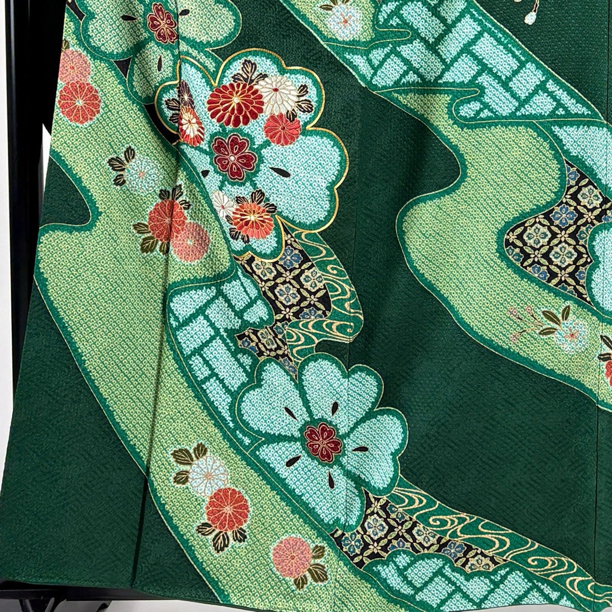 振袖 身丈160.5cm 裄丈65.5cm M 袷 菊 流水 刺繍 絞り 深緑 正絹 秀品