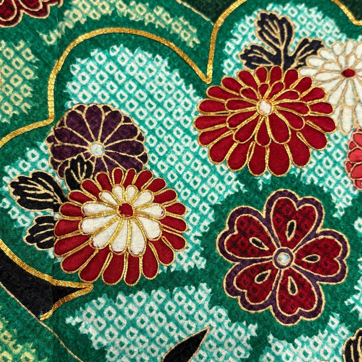 振袖 身丈160.5cm 裄丈65.5cm M 袷 菊 流水 刺繍 絞り 深緑 正絹 秀品