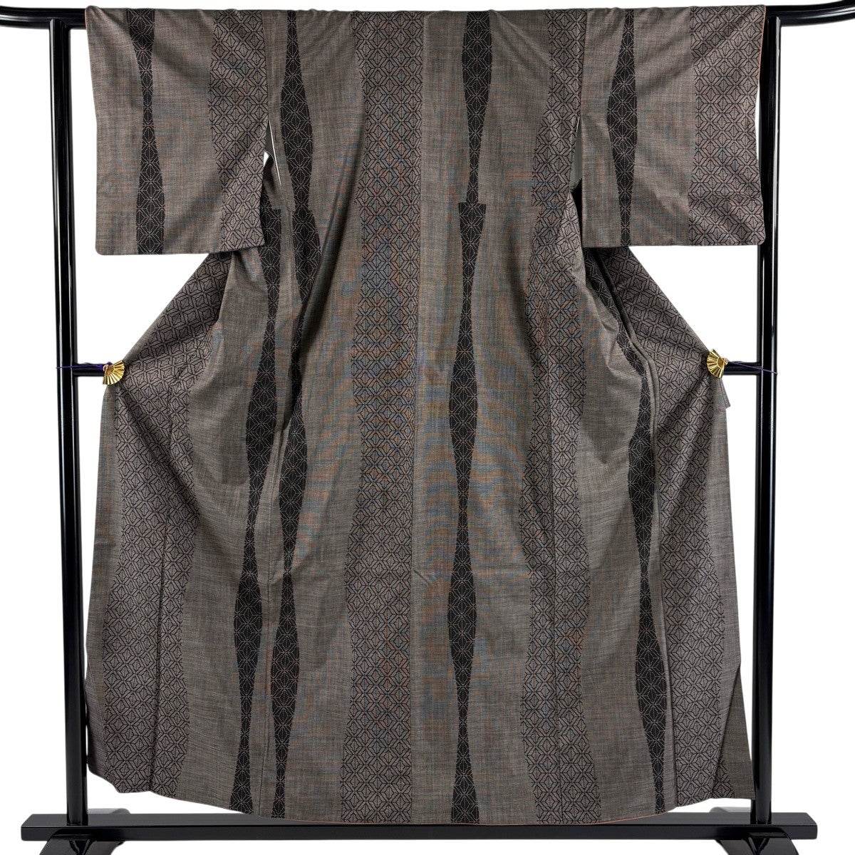 紬 身丈156cm 裄丈62.5cm S 袷 幾何学模様 焦茶色 正絹 秀品｜中古
