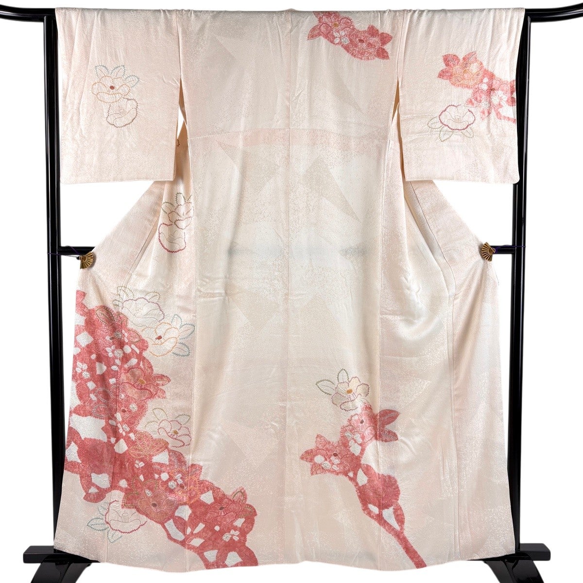 付下げ 身丈161cm 裄丈64.5cm M 袷 椿 金彩 絞り ベージュ 正絹 秀品
