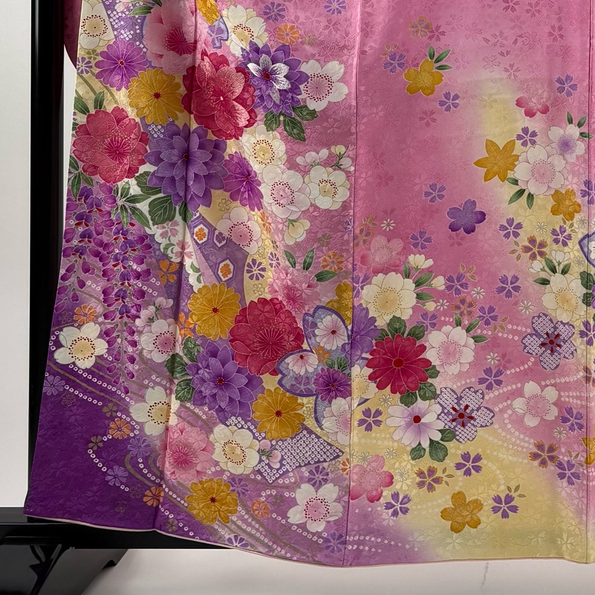 美品】 振袖 身丈161cm 裄丈65cm M 袷 桜 菊 刺繍 金彩 ピンク 正絹