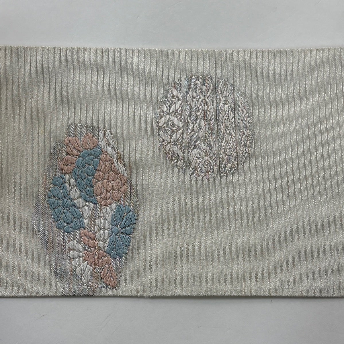 名古屋帯 秀品 夏帯 絽 文箱 草花 銀糸 灰白 正絹｜中古・古着