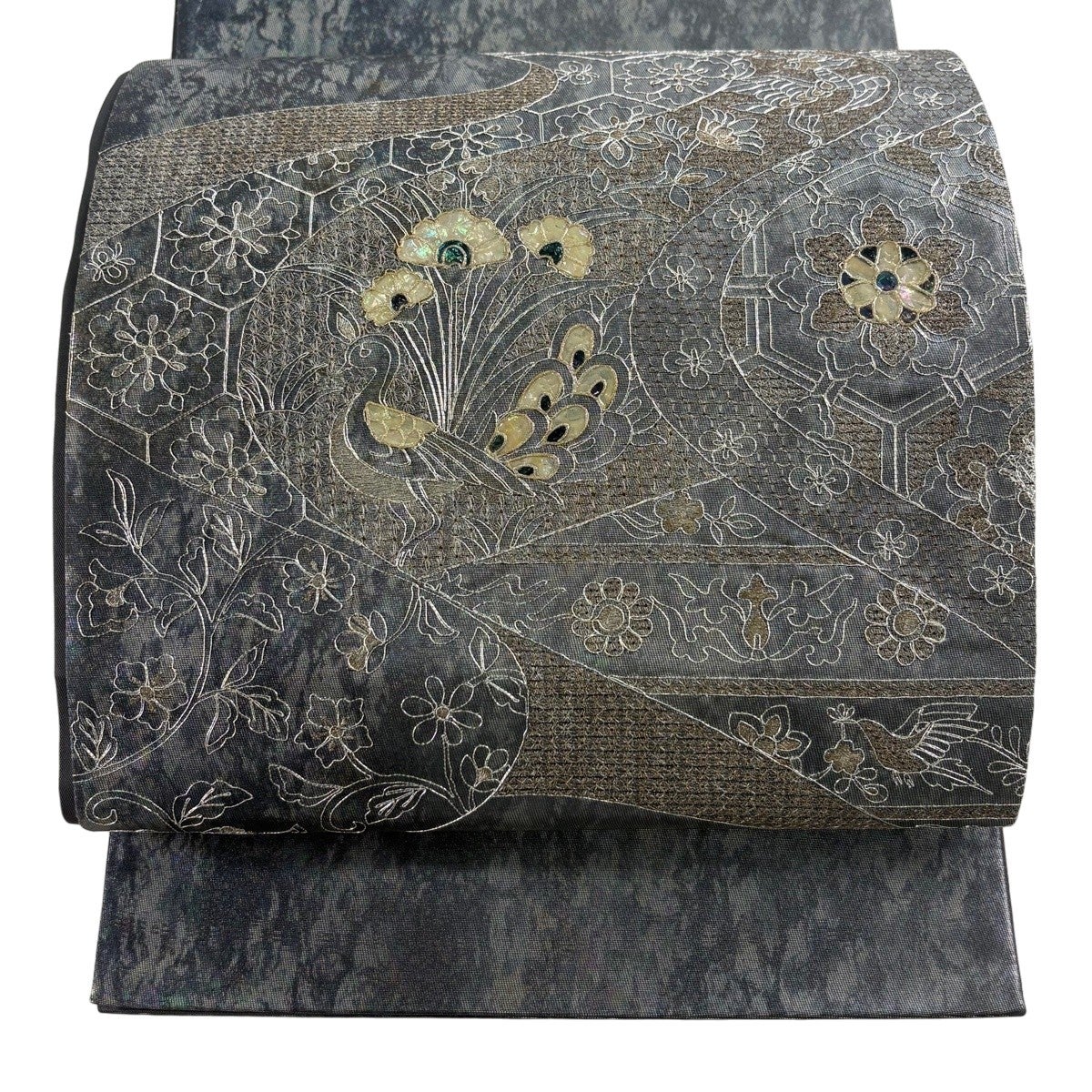 袋帯 名品 落款あり 華文 花唐草 螺鈿 金彩 金色 お太鼓柄 正絹｜中古