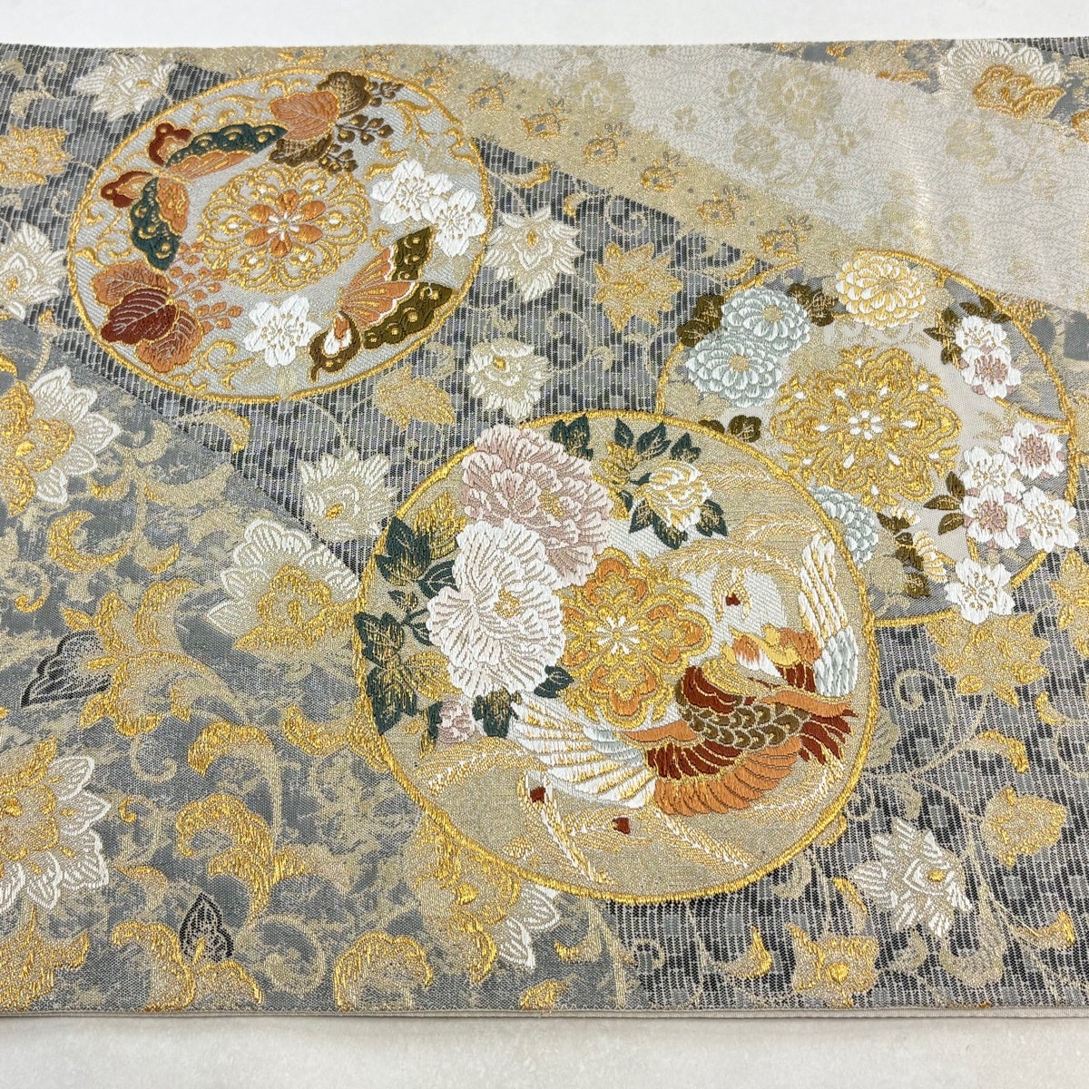 美品】 袋帯 秀品 鈴乃屋 虹彩英華文 花鳥 箔 金糸 クリーム 六通 正絹