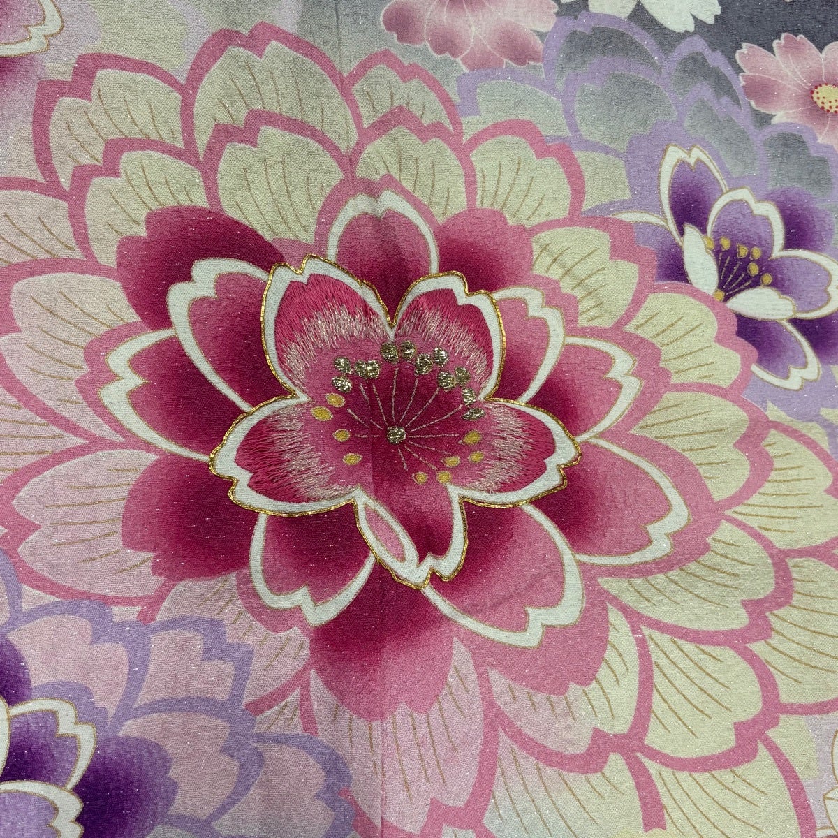 振袖 身丈161cm 裄丈66cm M 袷 草花 刺繍 銀通し 灰紫 正絹 逸品｜中古
