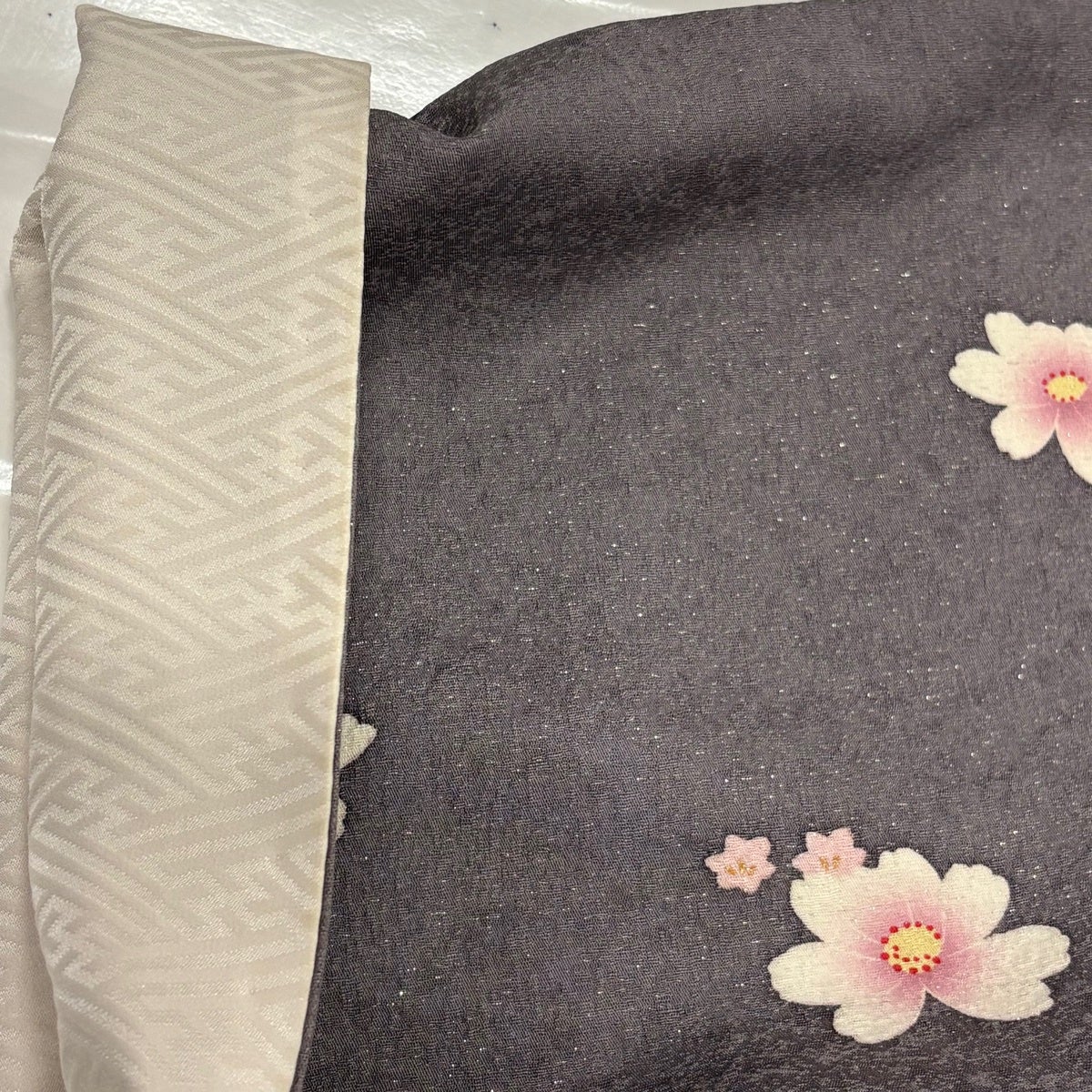 振袖 身丈161cm 裄丈66cm M 袷 草花 刺繍 銀通し 灰紫 正絹 逸品｜中古