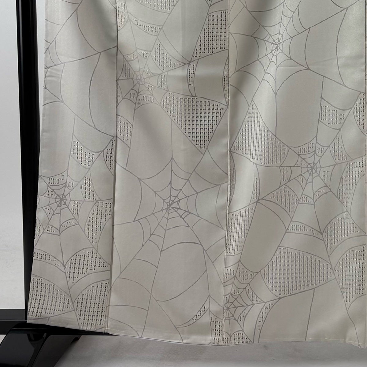 小紋 身丈161.5cm 裄丈66cm M 袷 お召地 蜘蛛の巣 刺繍 灰白 正絹 逸品
