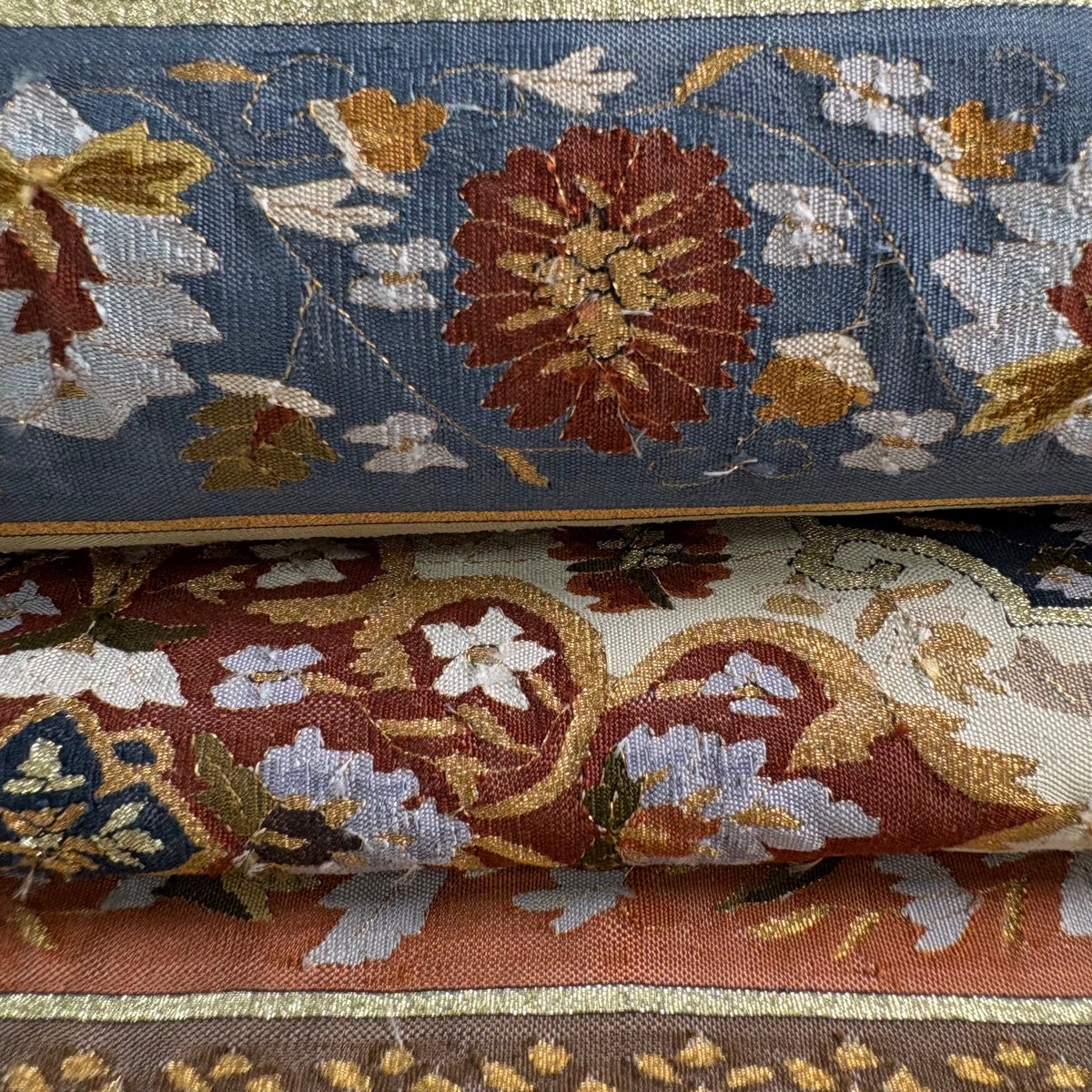 袋帯 逸品 明綴れ 華文 花唐草 金糸 灰色 全通 正絹｜中古・古着