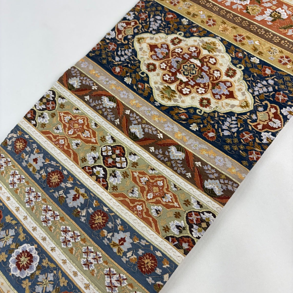 袋帯 逸品 明綴れ 華文 花唐草 金糸 灰色 全通 正絹｜中古・古着