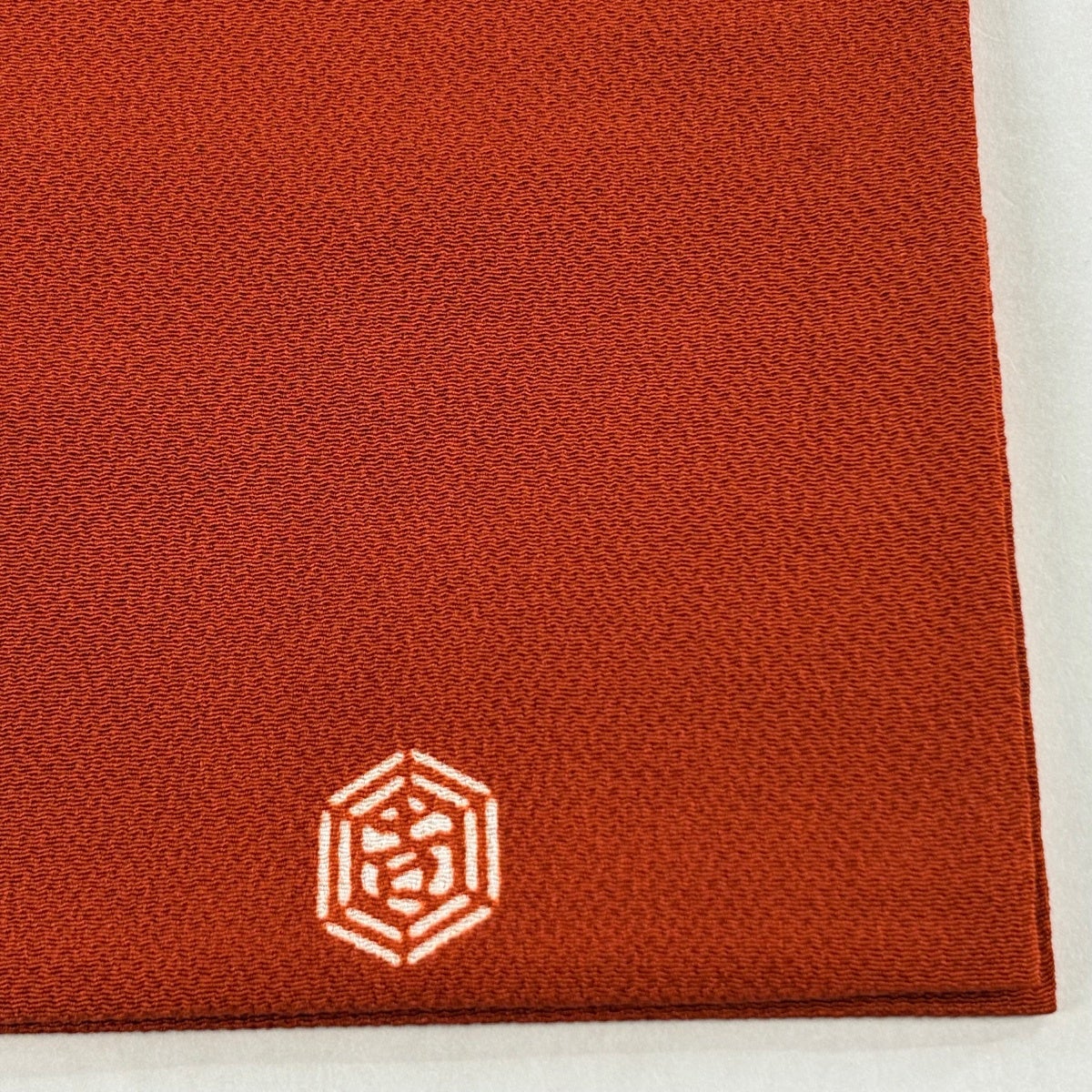 50%OFF 開き名古屋帯 逸品 栗山吉三郎 落款あり 椿 花唐草 縮緬 赤茶