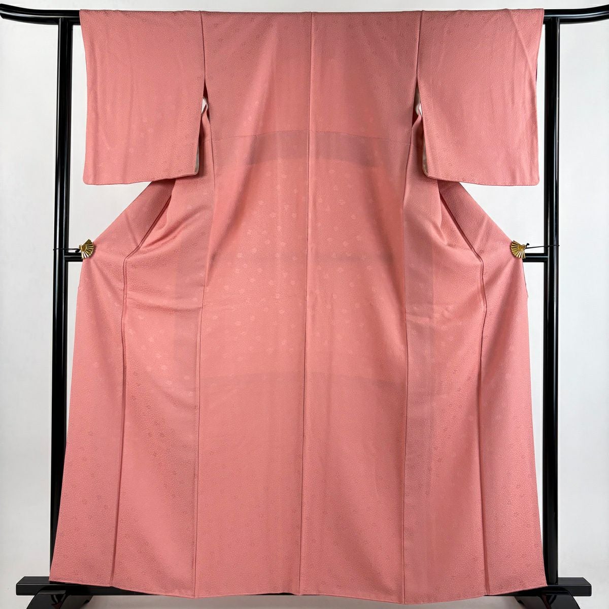 美品】 色無地 身丈157.5cm 裄丈62cm S 袷 地紋 薄茶色 正絹 秀品 一つ 美品】 色無地 身丈157.5cm 裄丈62cm S 袷 地紋 薄茶色 正絹 秀品 一つ