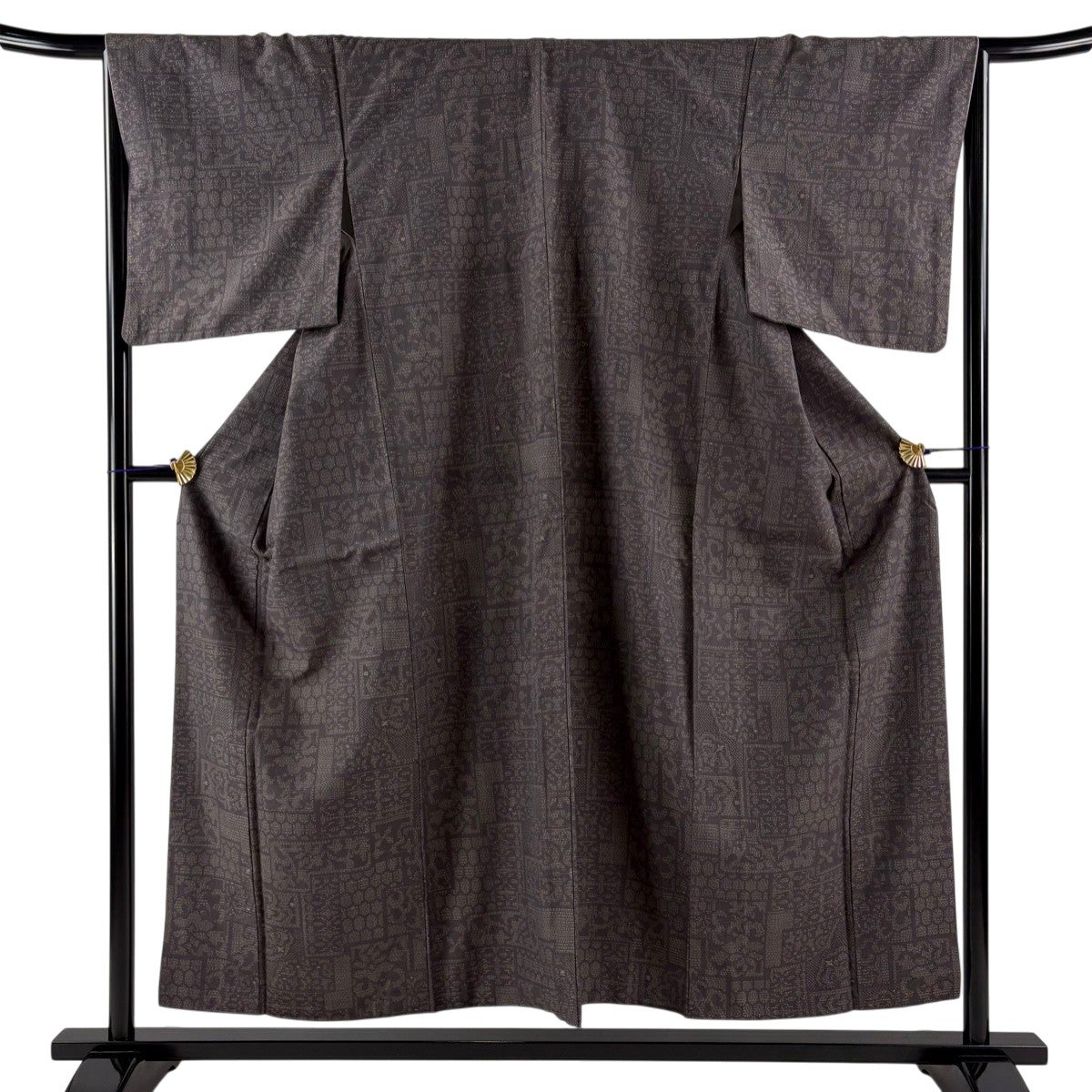 紬 身丈161cm 裄丈66cm 正絹 名品 【中古】 紬 身丈161.5cm 裄丈66cm M 袷 証紙あり 草花 亀甲絣 えんじ色 正絹 秀