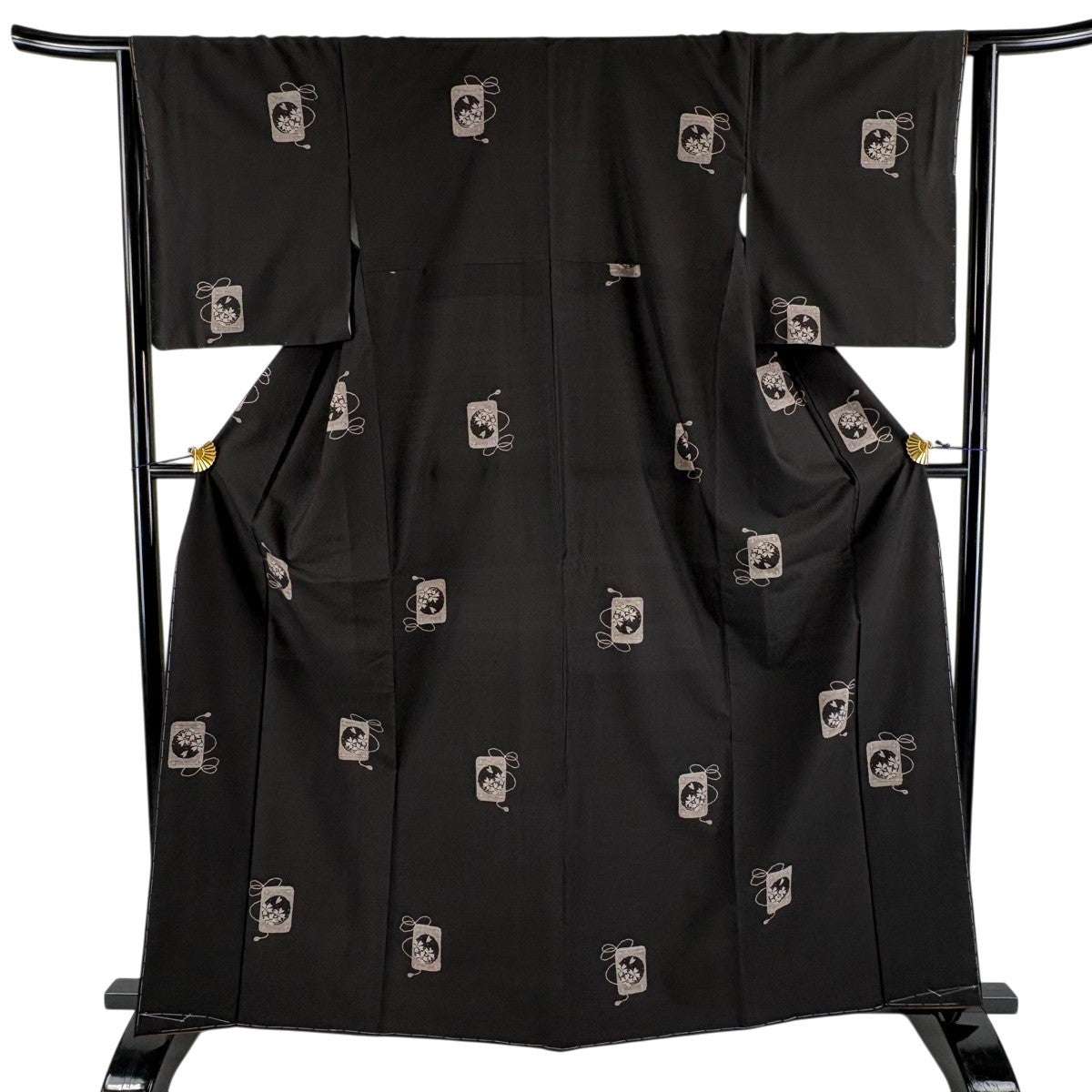 【美品】 紬 身丈167.5cm 裄丈66cm 正絹 逸品 【中古】 美品】 紬 身丈167.5cm 裄丈67.5cm L 袷 灰茶 正絹 逸品｜中古・古着
