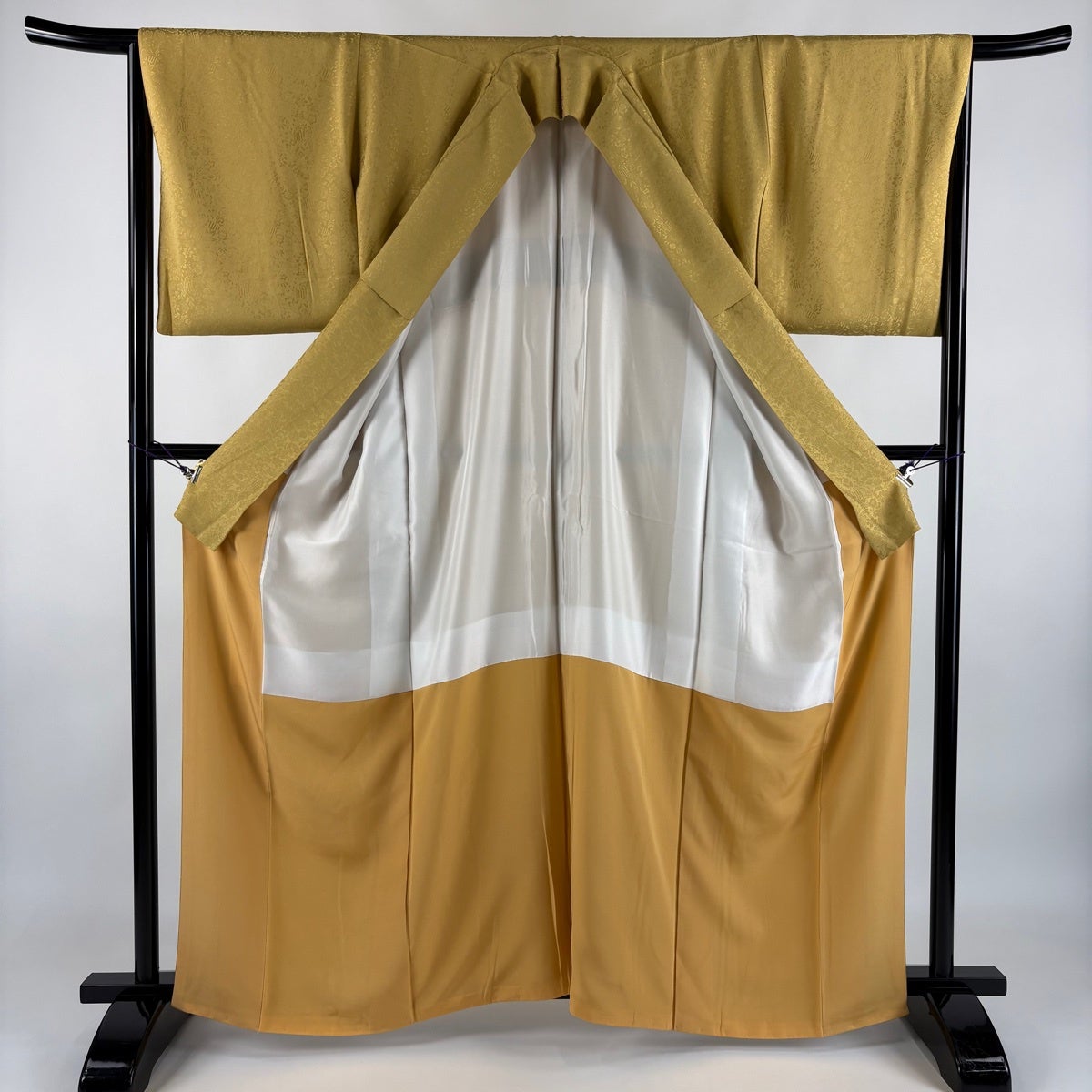 美品】 色無地 身丈163cm 裄丈66cm M 袷 地紋 山吹茶色 正絹 秀品