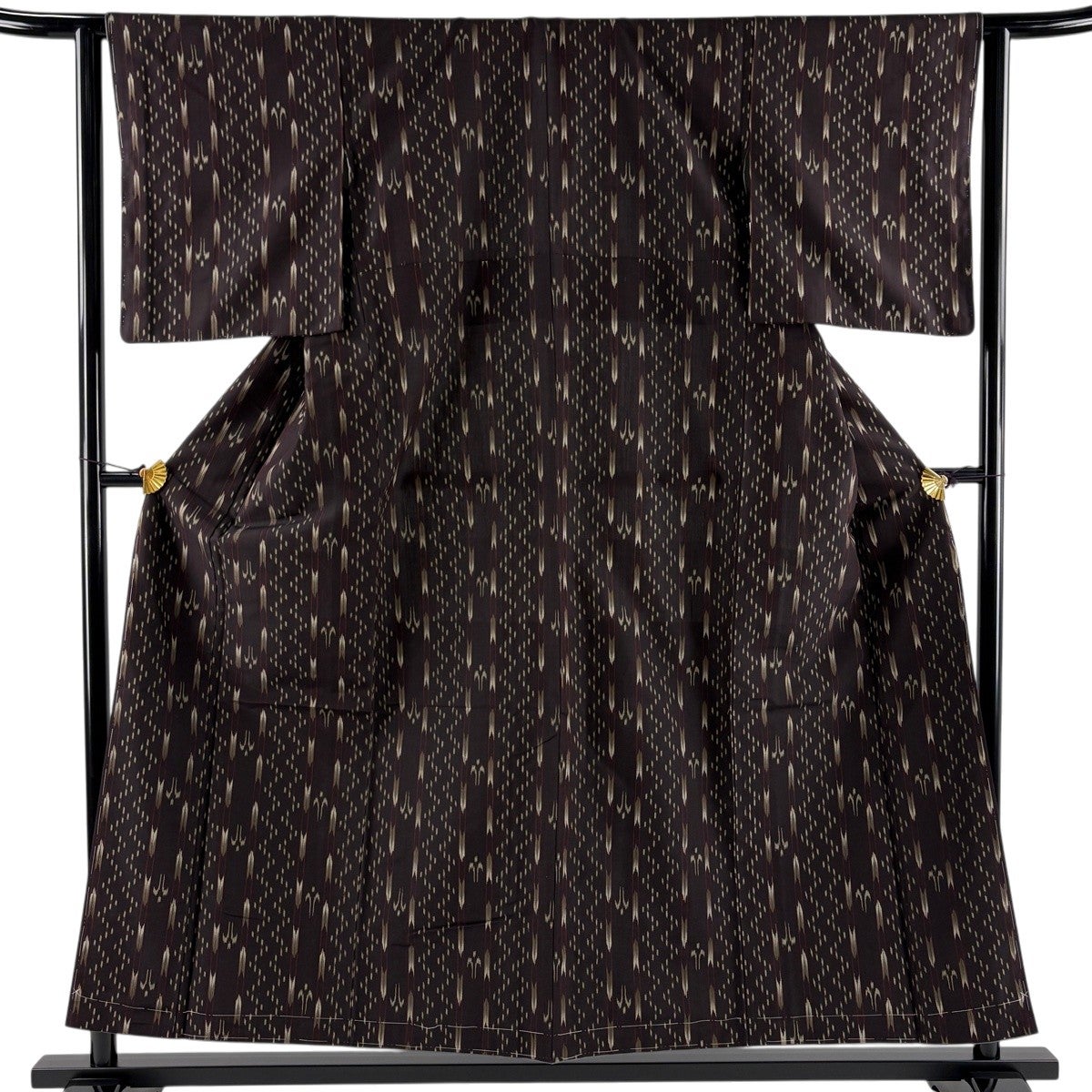 美品 本場琉球紬 紬 単衣 薄茶色 身丈155cm 裄丈63cm ツバメ 正絹 美品】 紬 身丈155cm 裄丈62.5cm S 袷 矢絣 燕 焦茶色 正絹 秀品｜中古