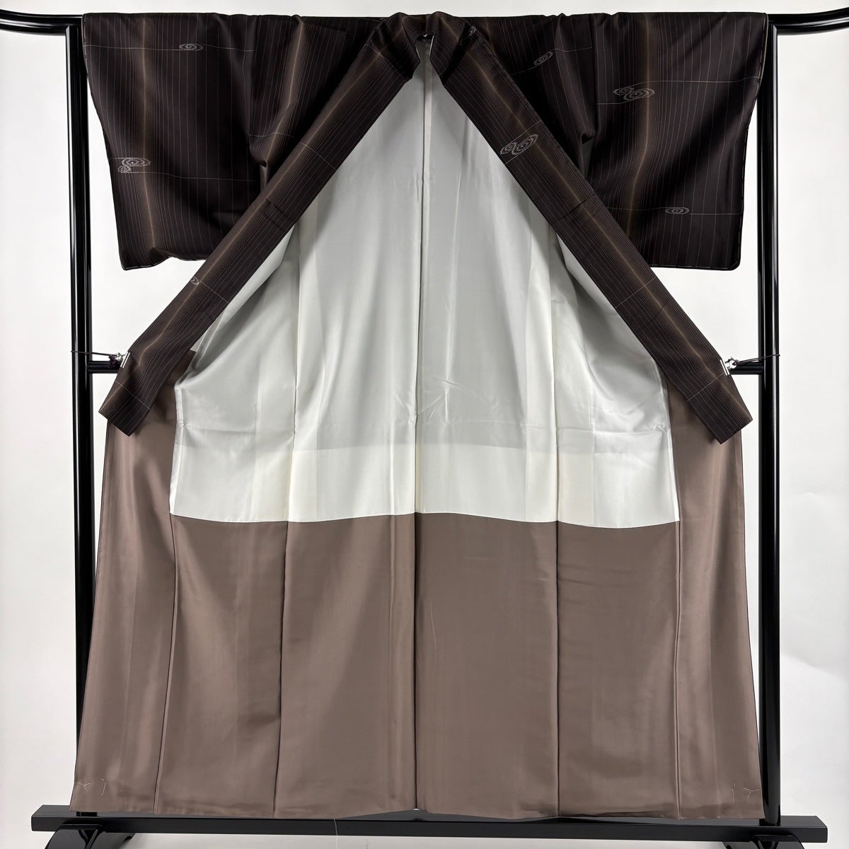 美品】 紬 身丈158cm 裄丈64.5cm M 袷 観世水 縦縞 焦茶色 正絹 秀品