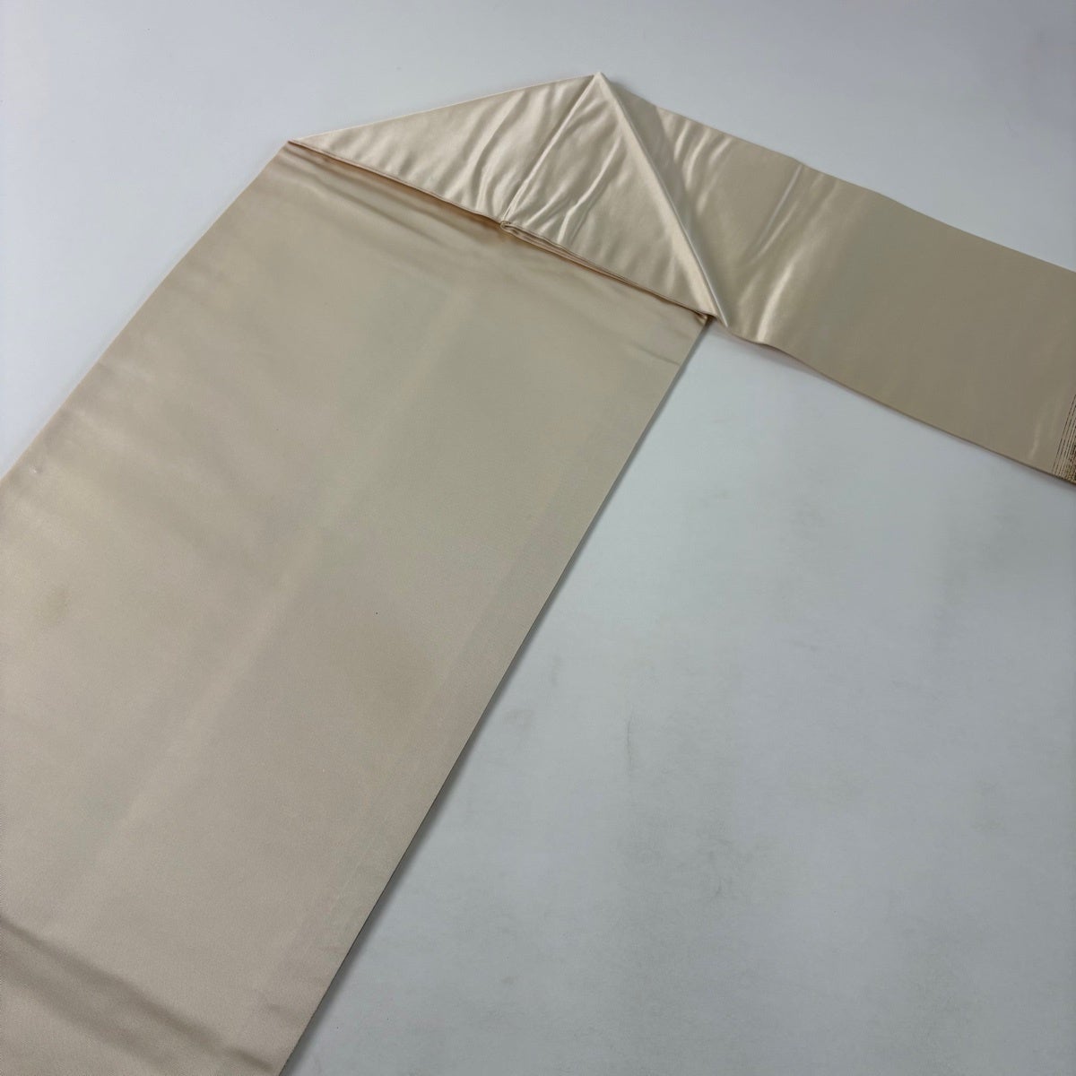 美品】 名古屋帯 秀品 草花 華文 螺鈿 金彩 金色 正絹｜中古・古着