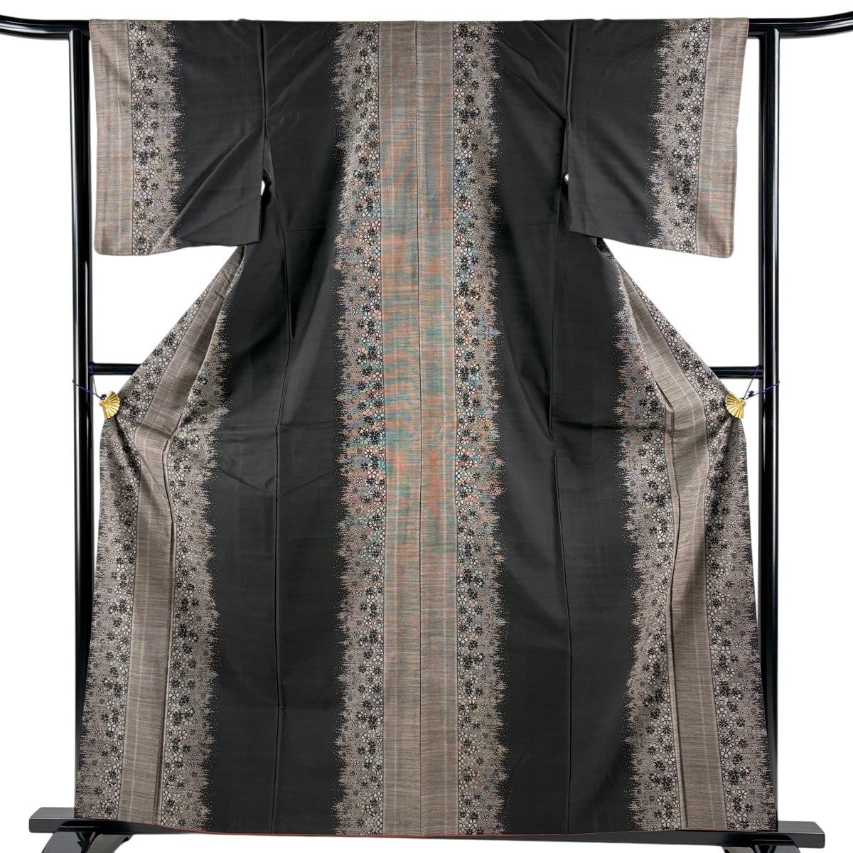大島紬 身丈155cm 裄丈62cm 正絹 名品 【中古】 美品】 大島紬 身丈155cm 裄丈62cm S 袷 純泥染 証紙あり 麻の葉 花 焦