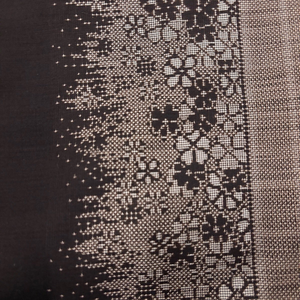 大島紬 美品 秀品 身丈159cm 裄丈62.5cm 正絹 【中古】 大島紬 身丈158cm 裄丈63cm S 袷 純泥染 証紙あり 樹木 滝 焦茶色 正絹