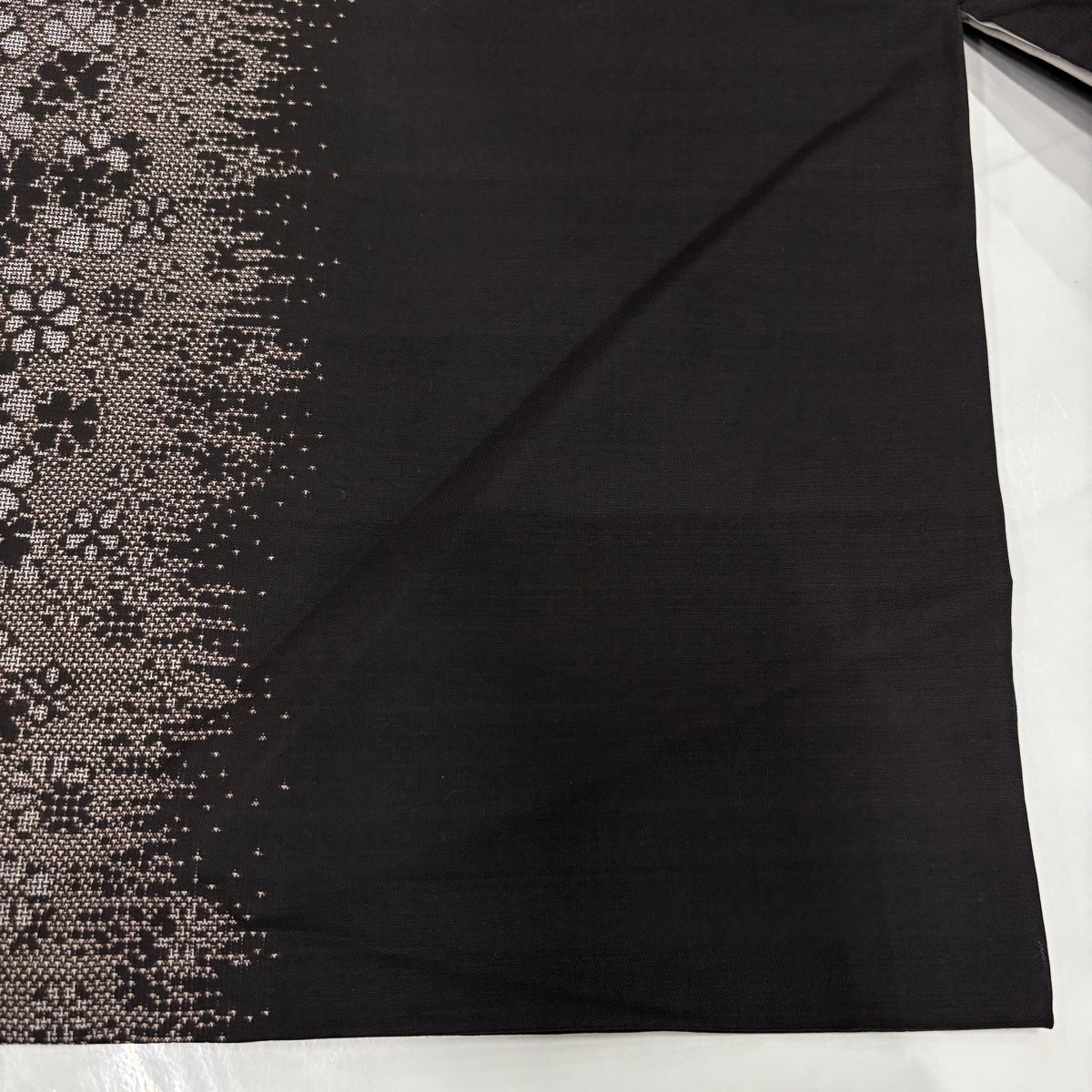 【美品】 大島紬 身丈159cm 裄丈64.5cm 正絹 秀品 【中古】 大島紬 身丈159cm 裄丈62cm S 袷 純泥染 証紙あり 花柄 焦茶色 正絹