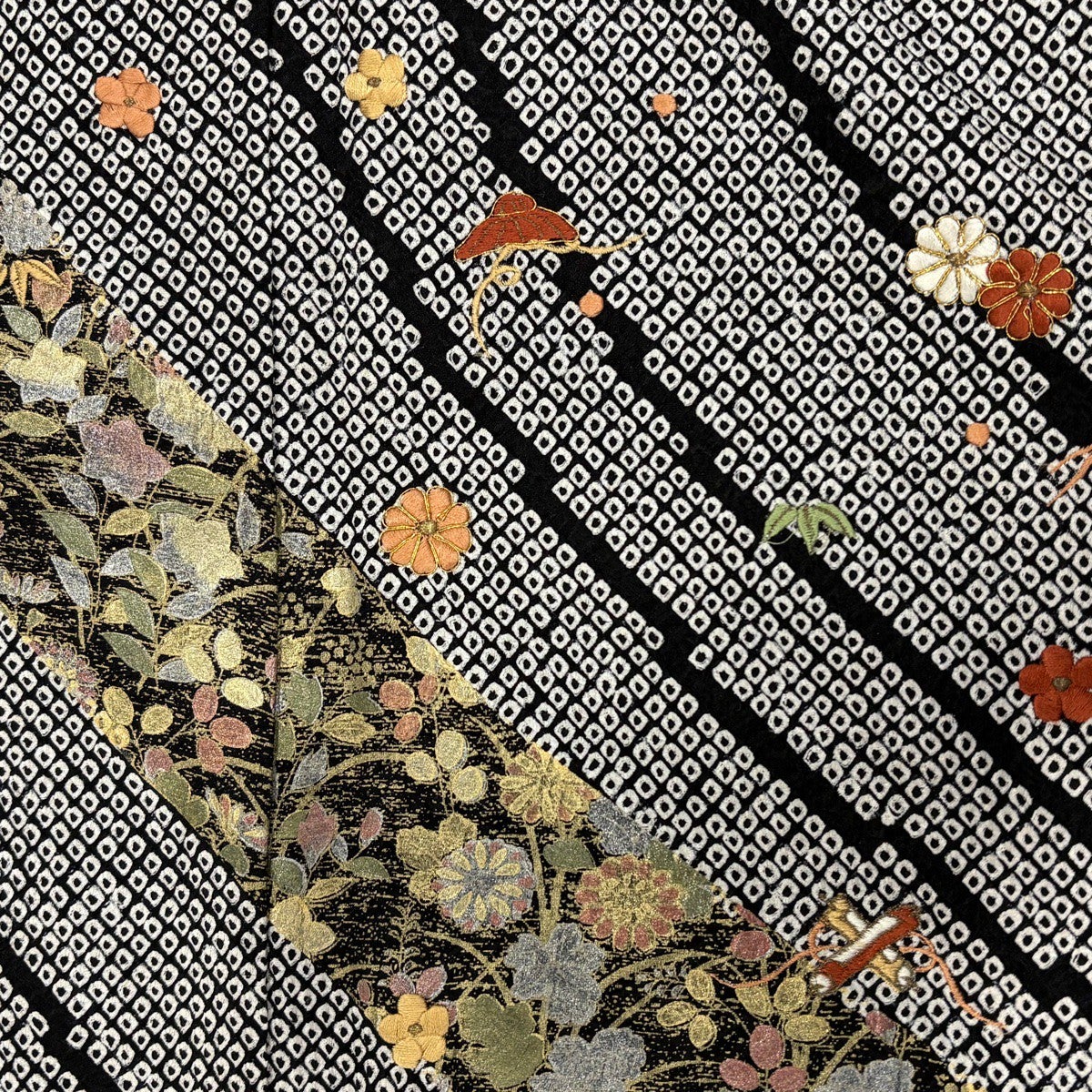 訪問着 身丈153cm 裄丈62cm S 袷 宝尽くし 草花 刺繍 絞り 黒 正絹 秀