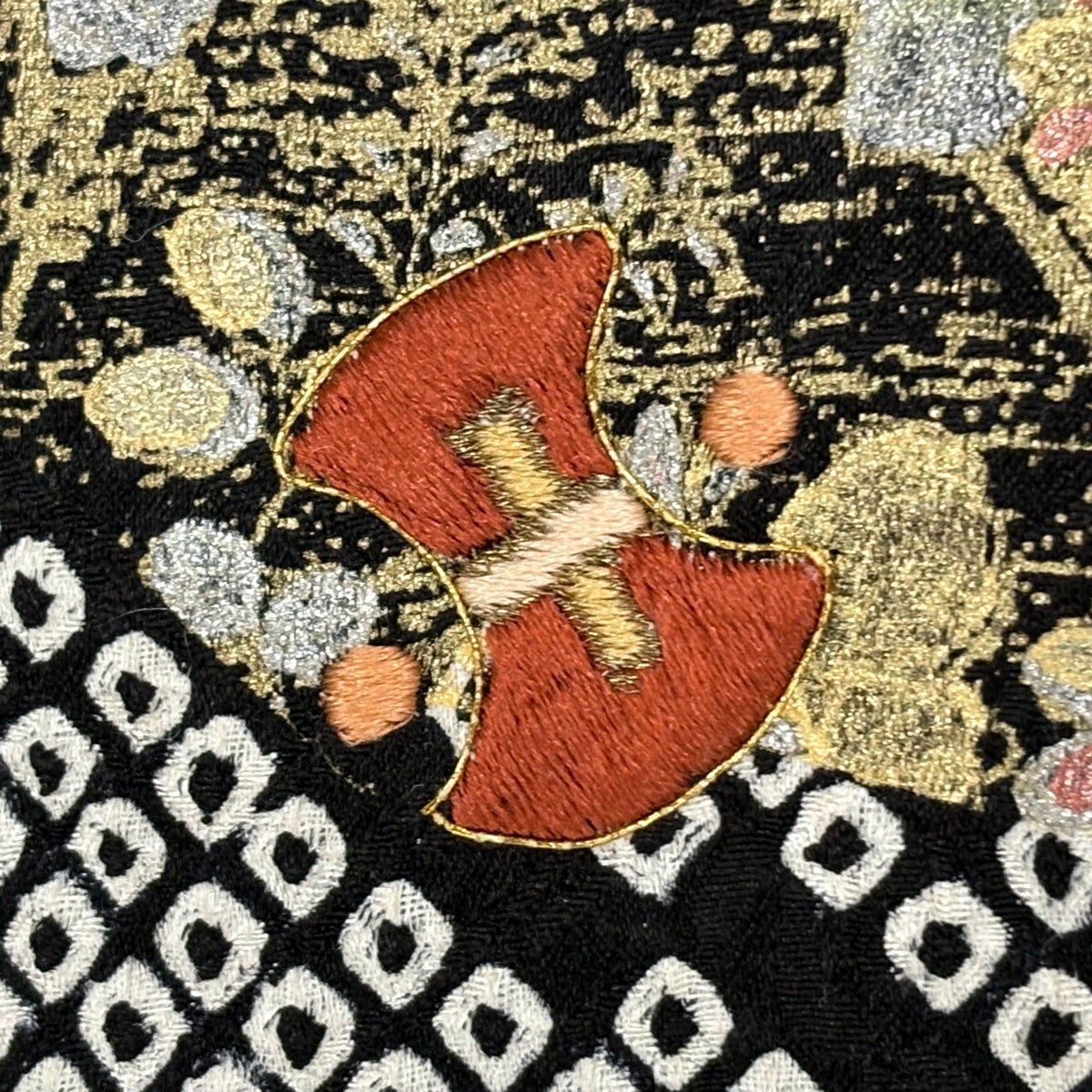 訪問着 身丈153cm 裄丈62cm S 袷 宝尽くし 草花 刺繍 絞り 黒 正絹 秀