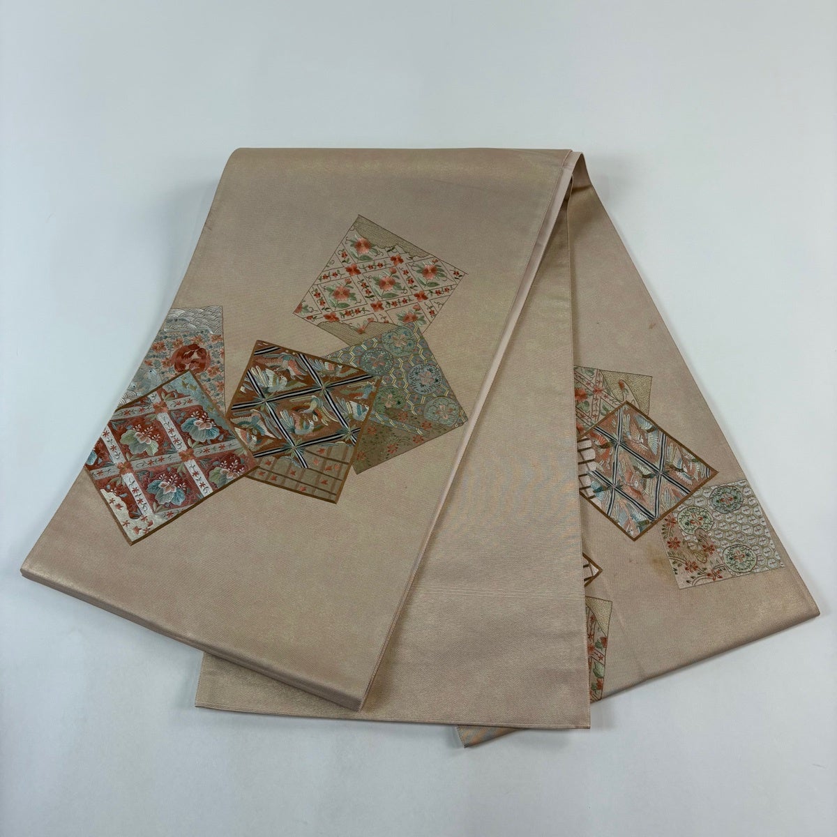 袋帯 秀品 色紙 花鳥 刺繍 ピンクベージュ お太鼓柄 正絹｜中古・古着