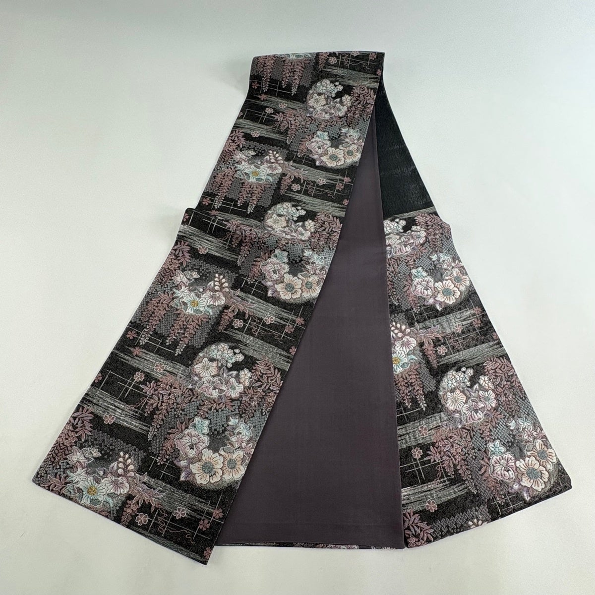 美品】 袋帯 秀品 やまと 草花 霞 箔 金銀糸 墨色 六通 正絹｜中古