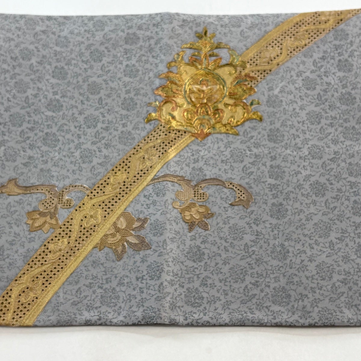 袋帯 名品 花唐草 草花 螺鈿 金彩 灰色 お太鼓柄 正絹｜中古・古着