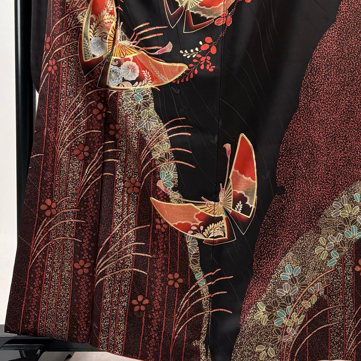 美品】 振袖 身丈160.5cm 裄丈66cm M 袷 蝶 草花 金糸 金彩 墨色 正絹